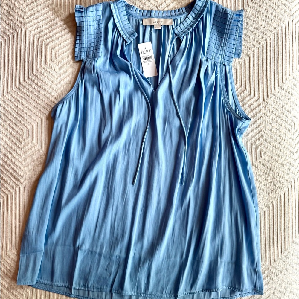 LOFT Women's Light Blue Sleeveless Blouse